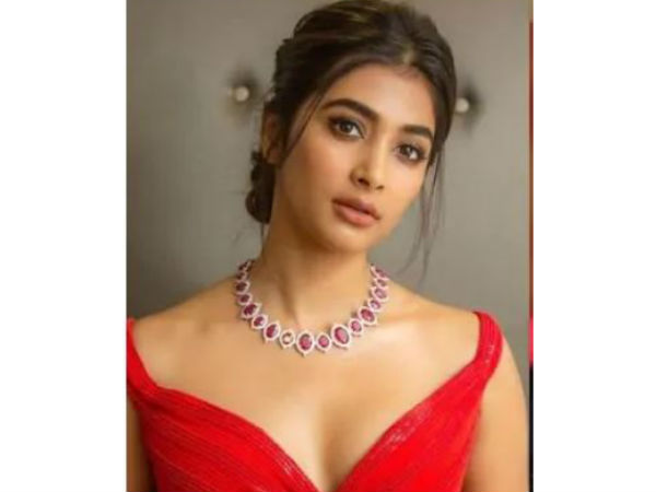 కొంతలో కొంత హలో పర్లేదనిపించినా..