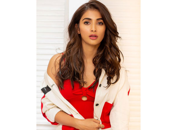 అందాలకు పదును పెడుతూ