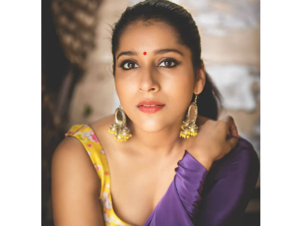 ముద్దుల్లో మునిగిన రష్మీ గౌతమ్.. బుగ్గలు నాకేస్తూ.. వైరల్ వీడియో.. హోరెత్తుతున్న కామెంట్స్