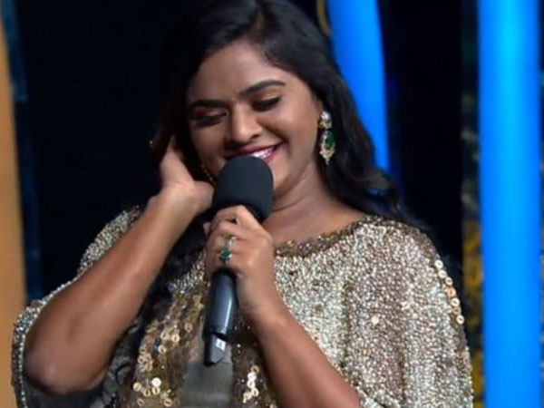 నామినేట్ చేయొద్దని బ్రతిమాలింది