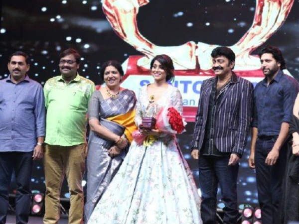 Actress Shriya recalls Sridevis bueaty in Santosham South Indian Film Awards Actress Shriya recalls Sridevis bueaty in Santosham South Indian Film Awards