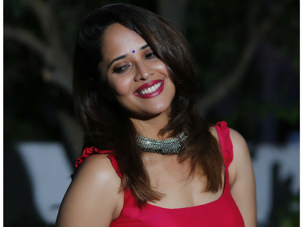 రాత్రివేళ హీటెక్కించిన అనసూయ