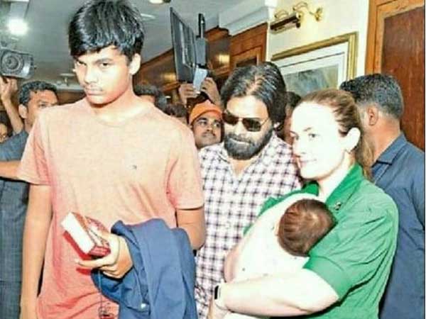 రంగంలోకి పవన్ వారసుడు.. రామ్ చరణ్ చేతిలో అకీరా నందన్ బాధ్యతలు