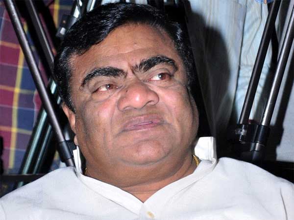 మొదటి నుంచే బాబు మోహన్..