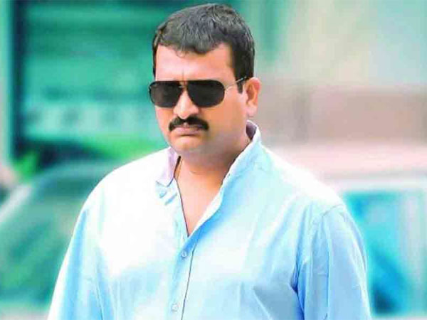 కమెడియన్ స్థాయి నుంచి రాజకీయాల వరకు