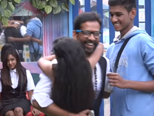 గేటు దాటి వెళ్లిపోయిన బాబా..