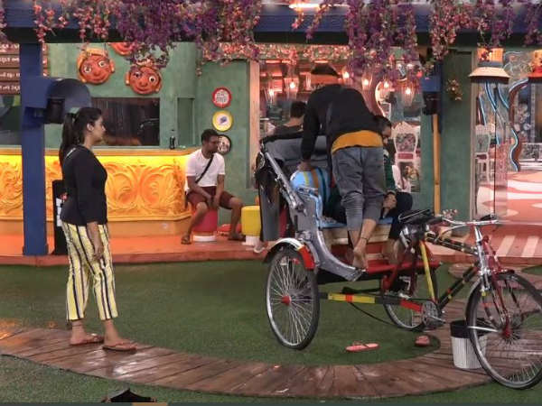 వితికాను పొగిడిన భర్త..