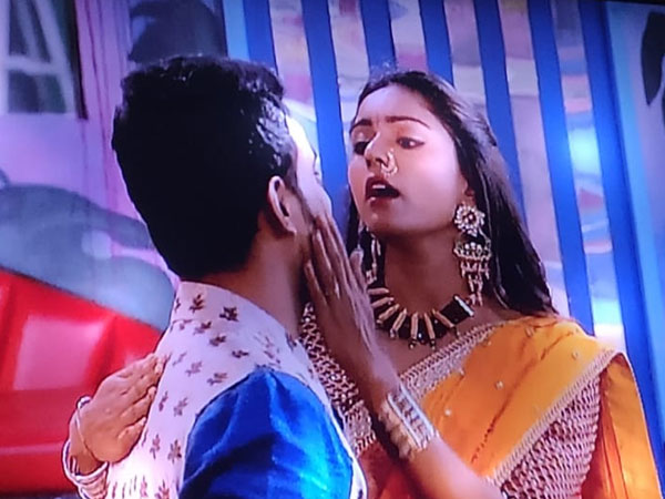 యాంకర్ కావాలంటూ...