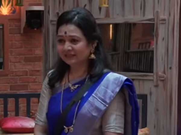 శ్రీముఖి అమ్మకు తిట్లు..