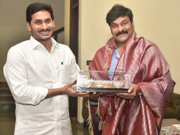 జగన్ - చిరంజీవి భేటీ.. ఆసక్తికర చర్చ