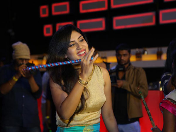 Dhanya Balakrishna played with Dandia with Tik tok artist Dhanya Balakrishna played with Dandia with Tik tok artist