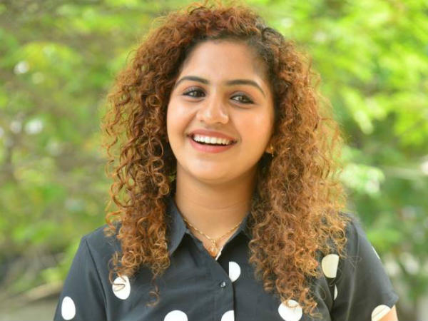 ఒరు అదార్ లవ్తో ఫేమస్ అయిన నూరీన్..