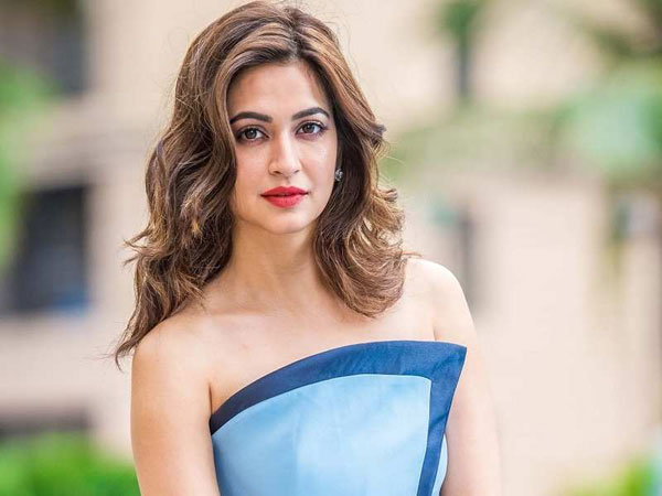 ఏమనుకొన్నా పట్టించుకోను