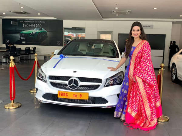 బీఎండబ్ల్యూ కారుతో