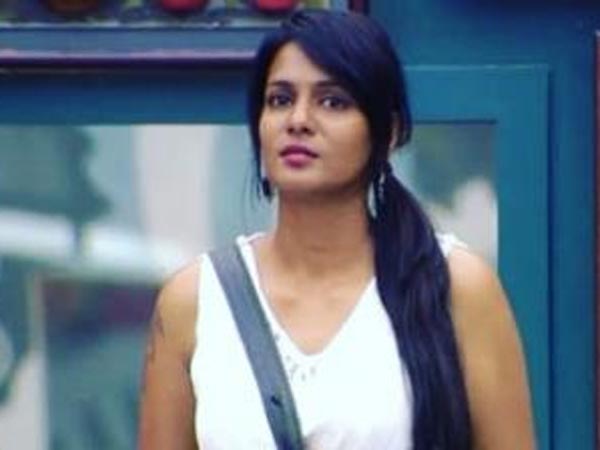 అక్షరా హాసన్కి సిగ్గుగా అనిపించడం లేదా?