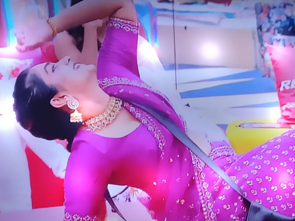 కుర్రాళ్ల గుండెలను పిండేసిన పునర్నవి..