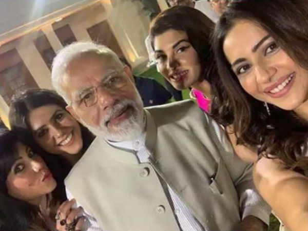 ప్రధానితో సెల్ఫీ..