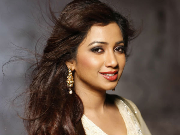 Shreya Ghoshal Kisses Giraffe And Feed It In Nairobi Shreya Ghoshal Kisses Giraffe And Feed It In Nairobi