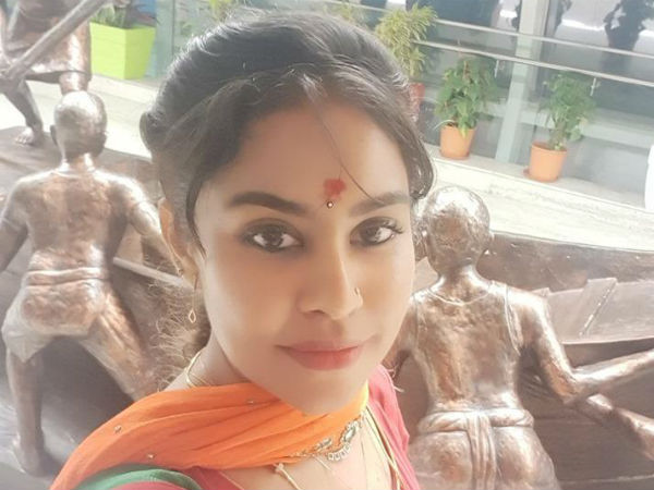 నటీమణుల పేర్లు వాడేస్తూ వల్గర్ కామెంట్స్