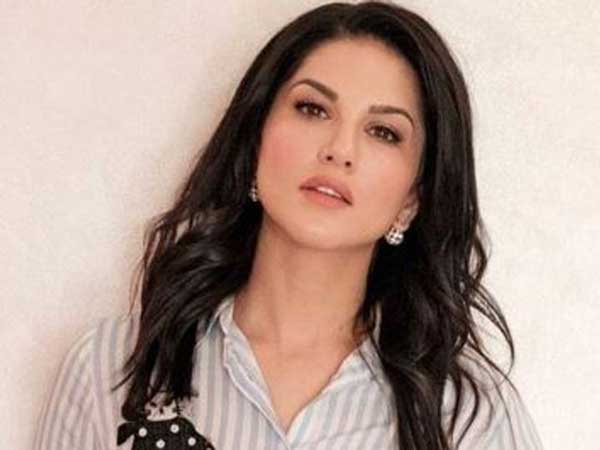 Sunny Leone to auction her painting For cancer patients Sunny Leone to auction her painting For cancer patients