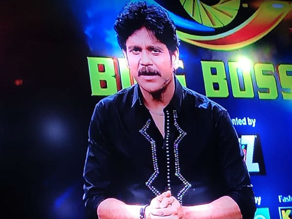 ఇంటి సభ్యులతో