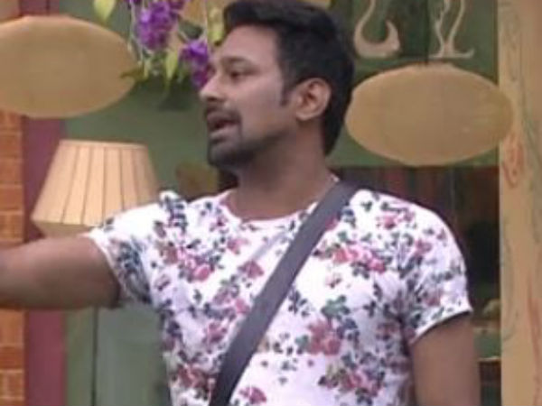 వరుణ్ తన స్థానాన్ని ఇవ్వడంతో..