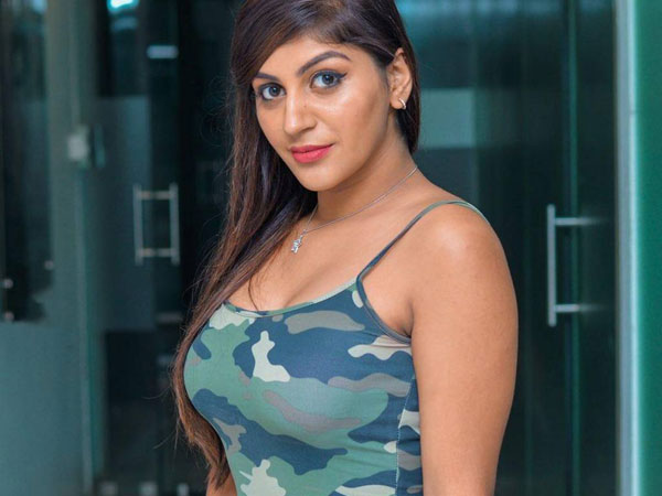 డ్రైవర్ అదుపు కోల్పోవడంతో