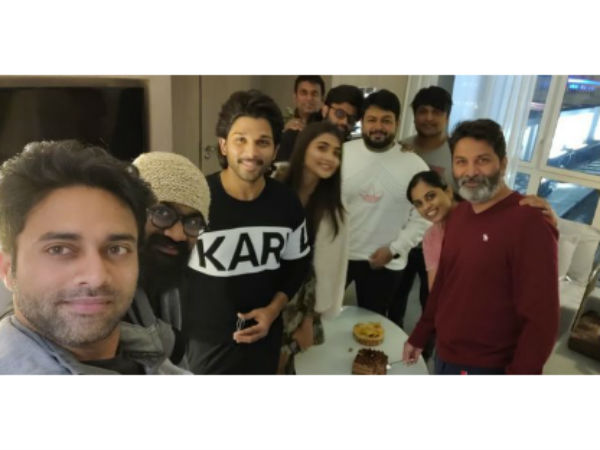 త్రివిక్రమ్తో ఎంజాయ్ చేసిన బన్నీ, పూజా హెగ్డే