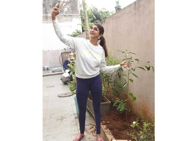 బాలకృష్ణను టార్గెట్ చేసిన మంచు లక్ష్మి.. రకుల్ని కూడా వదల్లేదు! హాట్ టాపిక్