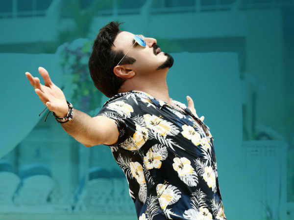 పోస్టర్లతో సెన్సేషన్..