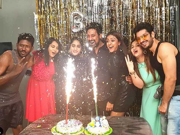 హౌస్లో హల్చల్..