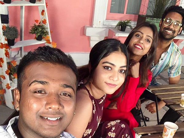 నలుగురు కలిసి ఓ గ్రూప్..