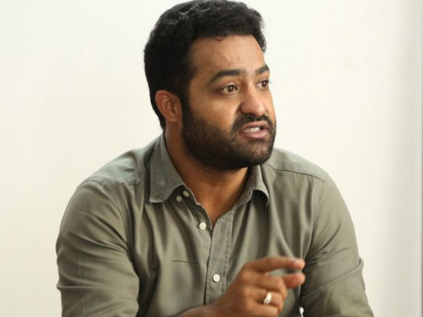 ప్రజా సమస్య గురించి పోరాడే వ్యక్తి