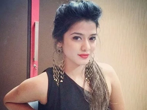 టాప్ లెస్ బ్యూటీ.. కేతిక శర్మ