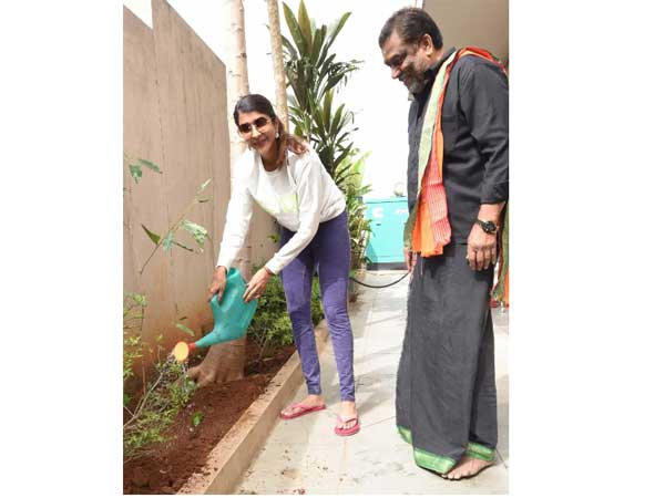 బాలకృష్ణను టార్గెట్ చేసిన మంచు లక్ష్మి