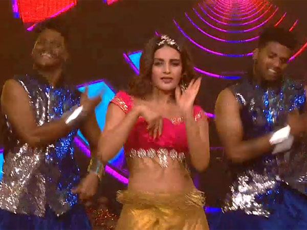 ఇస్మార్ట్ బ్యూటీ చిందులు..