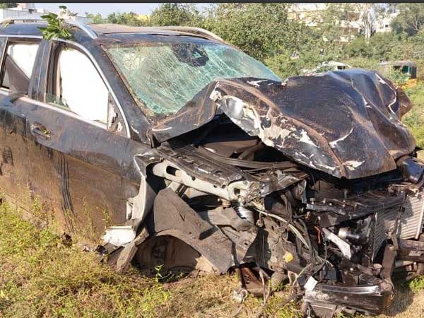 రామోజీ ఫిల్మ్ సిటీ దాటగానే..