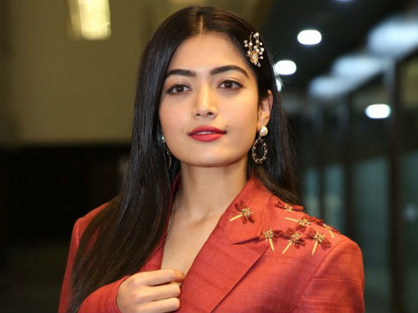 కన్నడ పిల్ల ఫుల్ బిజీ