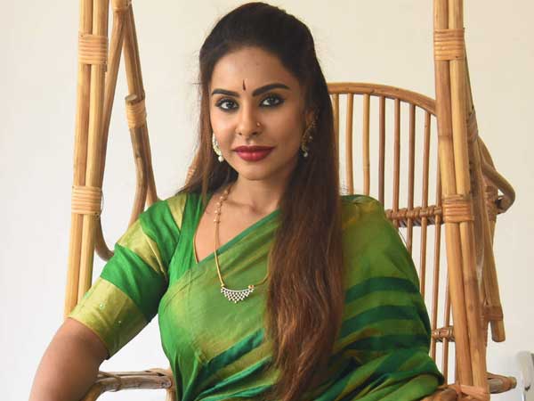 పలు అనుమానాలు.. శ్రీ రెడ్డి చెప్పేది నిజమేనా?