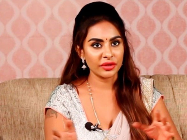 కొరకరాని కొయ్యగా తయారైన శ్రీ రెడ్డి