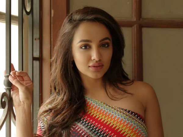 తేజస్వీ మాదిరిగా షో..