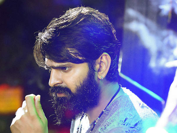 హీరోకి చుక్కలు చూపించిన పోలీసులు
