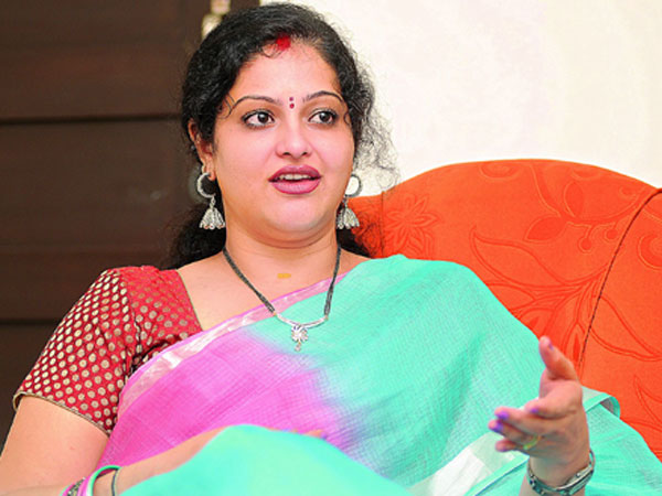 తేజ ఆఫీస్కి వెళ్ళా.. చేయక తప్పలేదు.. ఫోన్లో నాగబాబు కూడా: రాశి ఓపెన్ కామెంట్స్