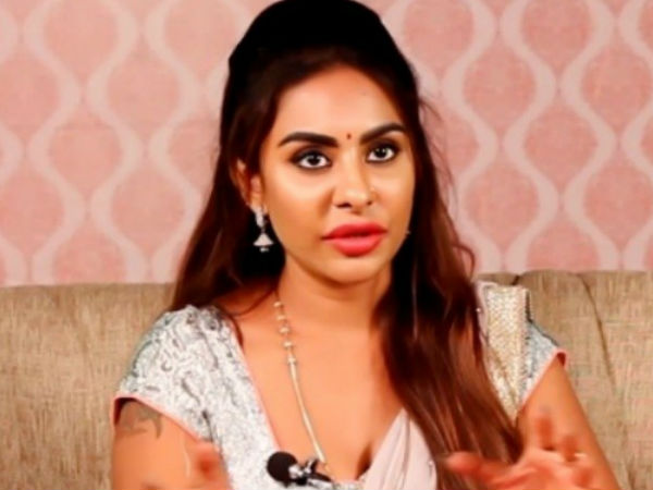 చిరంజీవిపై శ్రీ రెడ్డి అటాక్.. నా బ్రా, ప్యాంటీ అంటూ సెన్సేషనల్ కామెంట్స్