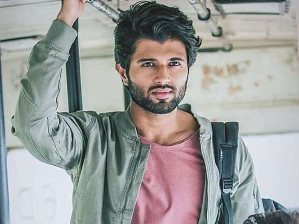 హీరోయిన్తో కలిసి గోవాకు విజయ్