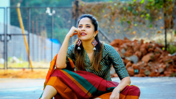 నవ్వుతోనే చంపేస్తున్న రంగమ్మత్త.. వాటిపై ఫోకస్ చేస్తూ.. ఫోటో షూట్ హల్ చల్