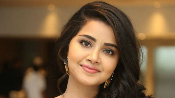 చీరకట్టులో అచ్చ తెలుగమ్మాయిలా..
