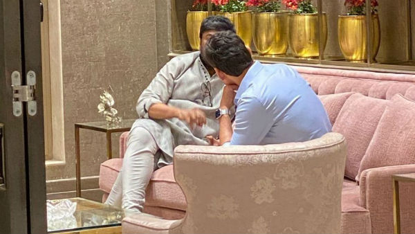 Chiranjeevi- Mahesh Babu Meeting Pic Viral On Social Media Chiranjeevi- Mahesh Babu Meeting Pic Viral On Social Media