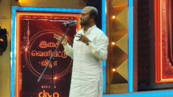 జేబులో చూస్తే టికెట్ లేదు.. టికెట్ కలెక్టర్ పట్టుకొని