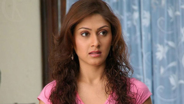 అమ్మాయిల కెరీర్తో ఆడుకుంటున్నారా?